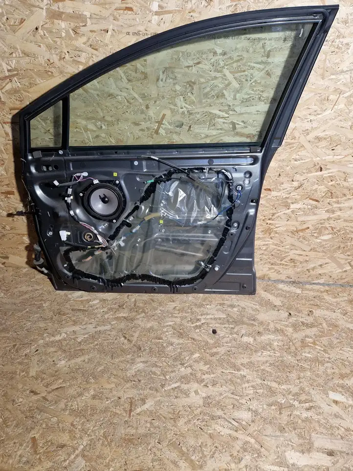 Toyota Corolla Verso AR10 (2004 - 2009) Дверь — фото 3