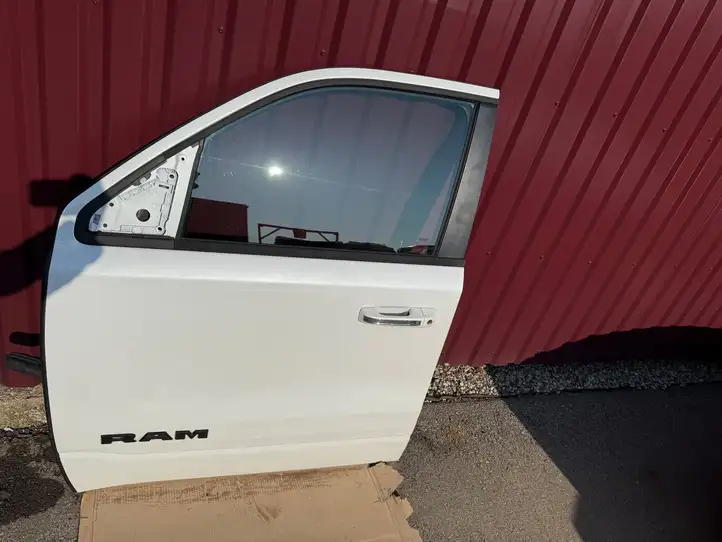 Dodge Ram (2018 - ) Дверь — фото 1