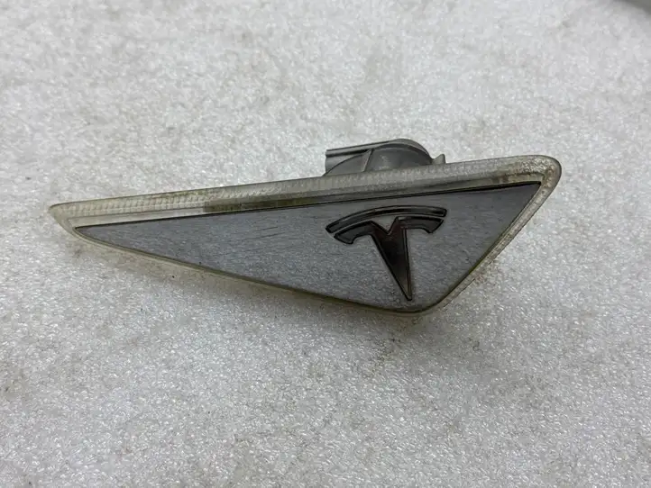 Tesla Model S (2012 - 2016) 6007699 Поворотный фонарь крыла — фото 4