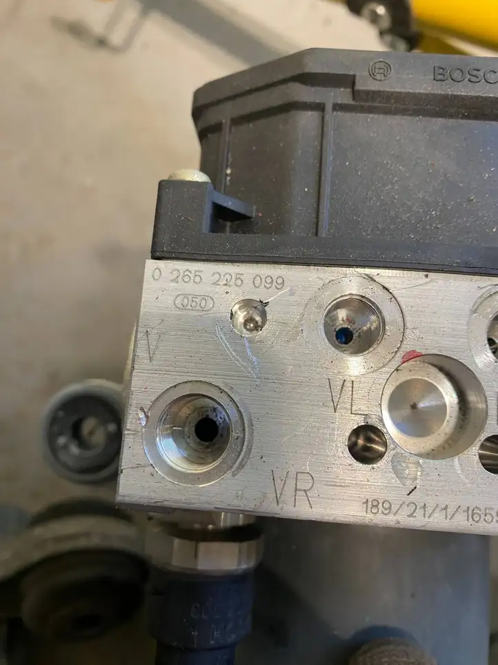 Porsche 911 996 (1997 - 2005) 99635575555 ABS блок — фото 2