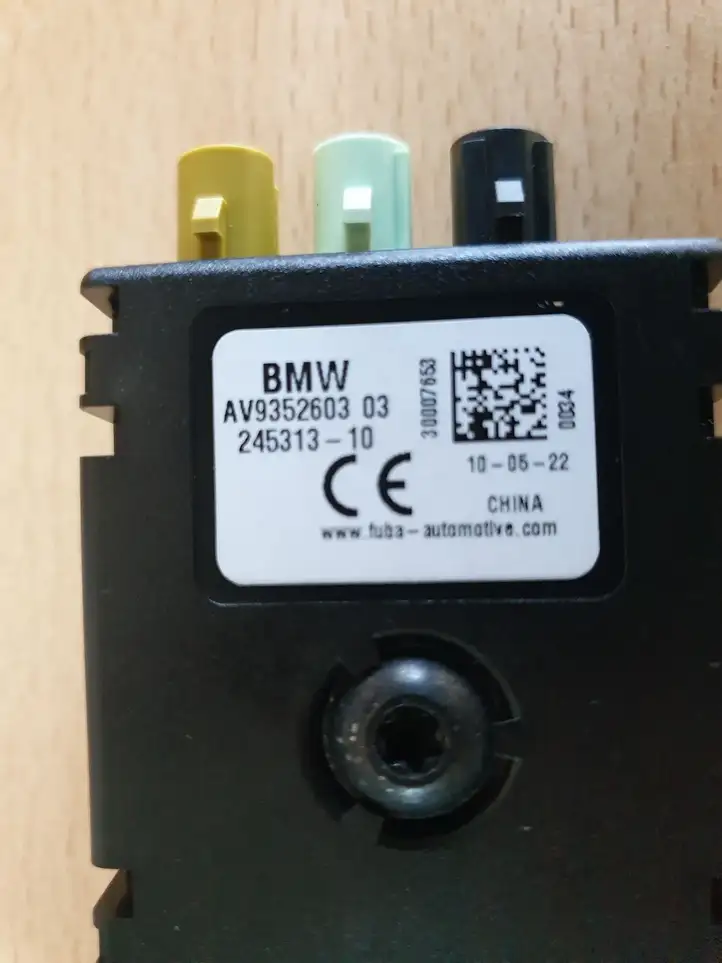 BMW X1 F48 F49 (2015 - 2022) 65209352603 Усилитель антенны — фото 1