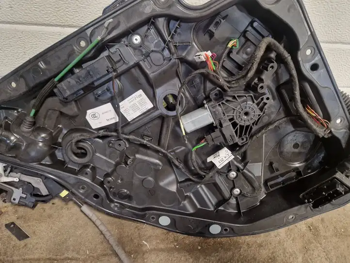 Mercedes-Benz (2019 - ) A1669050136 Прочая отделка передней двери — фото 2