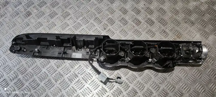 Mercedes-Benz EQB (2021 - ) A2476805902 Центральный воздушный дефлектор — фото 3