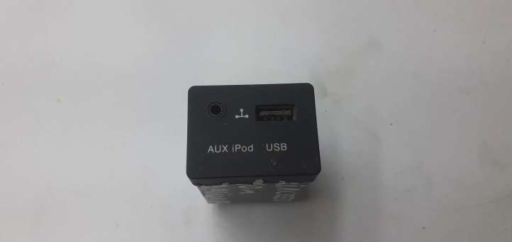 961202B000 KIA Ceed USB jungtis