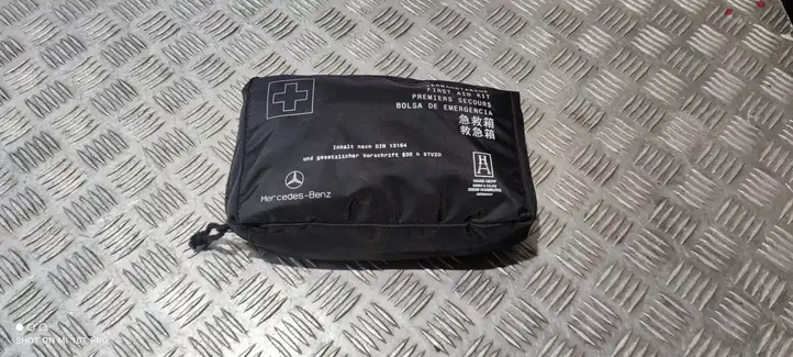 Mercedes-Benz GLC X253/C253 (2015 - ) A2058310701 Автомобильная аптечка — фото 1
