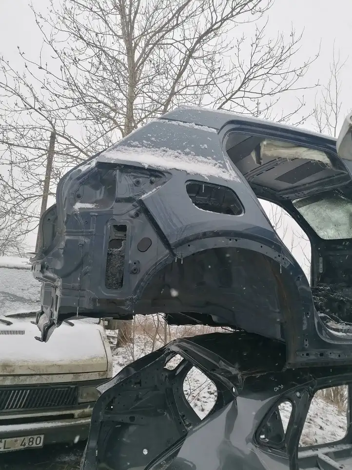 Volvo XC40 (2017 - ) Задняя часть кузова — фото 1