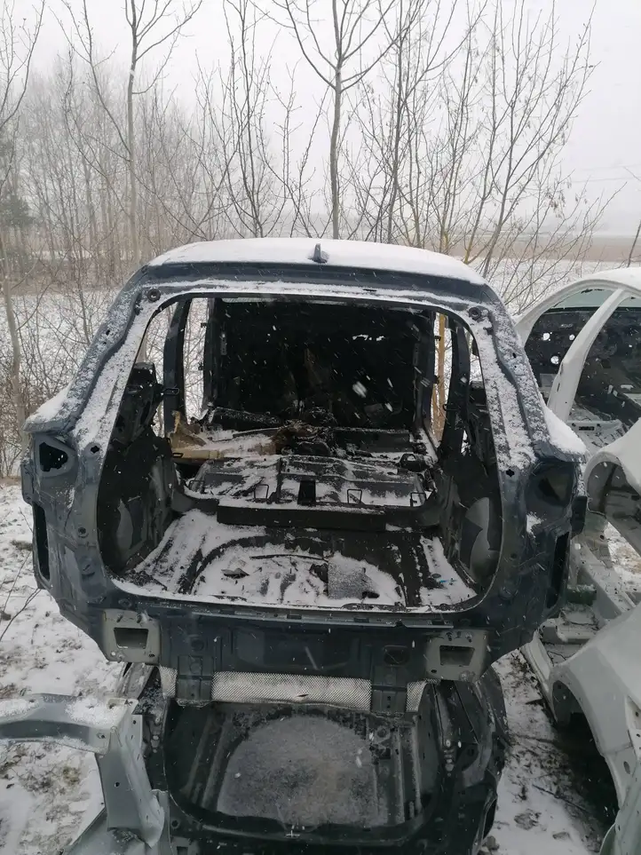 Volvo XC40 (2017 - ) Задняя часть кузова — фото 2