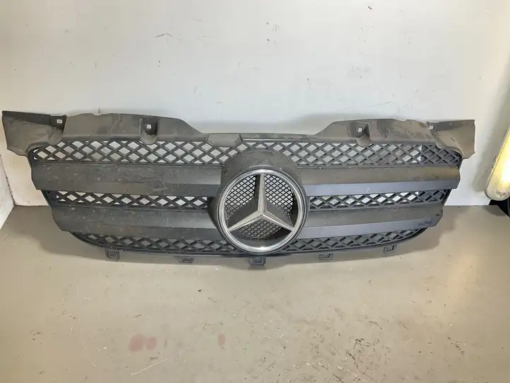 Mercedes-Benz Sprinter W906 (2006 - 2018) A9068800285 Верхняя решетка радиатора — фото 3