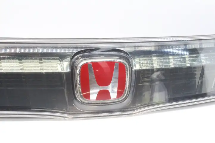 Honda Civic (2006 - 2011) Задний фонарь в крышке багажника — фото 8