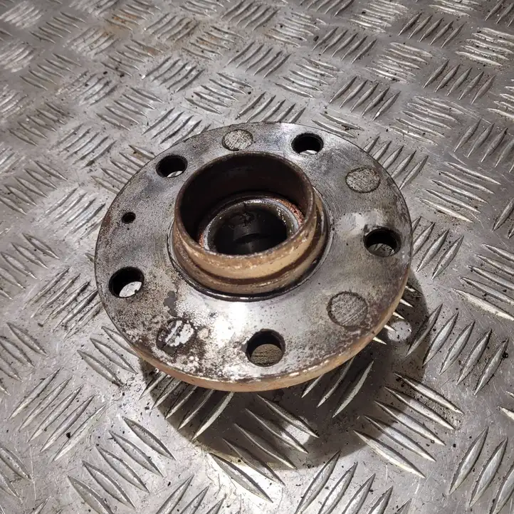 Volkswagen PASSAT B6 (2005 - 2010)   Ступица