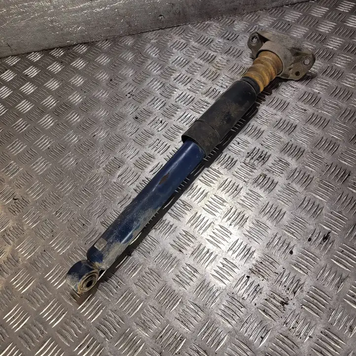 Volkswagen PASSAT B6 (2005 - 2010)   Задний амортизатор с пружиной