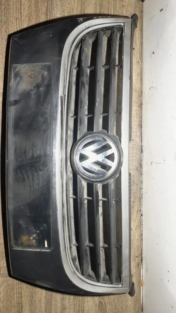 Volkswagen Touareg I (2002 - 2010) 1T0853651D Верхняя решетка радиатора — фото 1