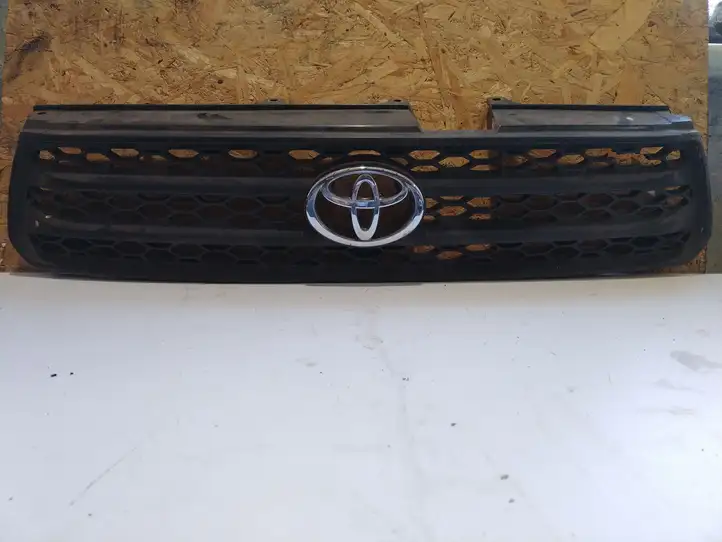 Toyota RAV 4 (XA20) (2000 - 2005) PD96230A1613 Верхняя решетка радиатора — фото 1