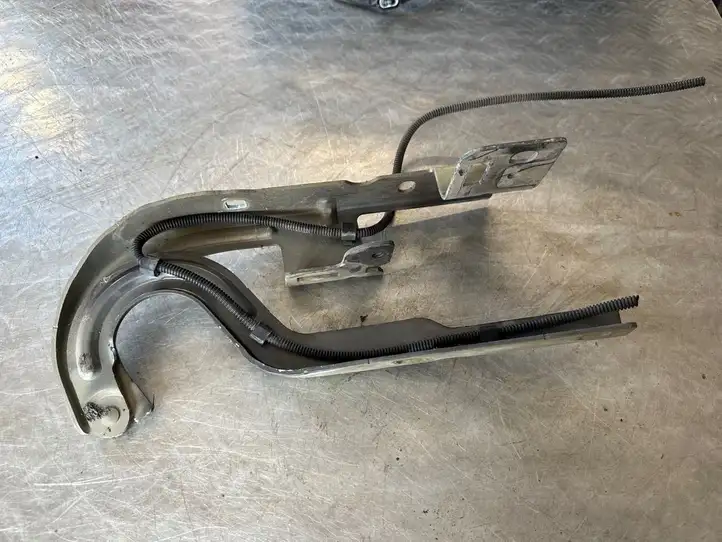 Peugeot 3008 I (2008 - 2015)  9682598980 Петля (петли) капота