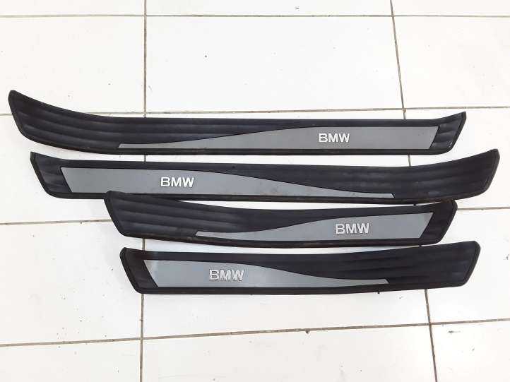 51477034304 BMW 5 E60 E61 Priekinio slenksčio apdaila (išorinė)