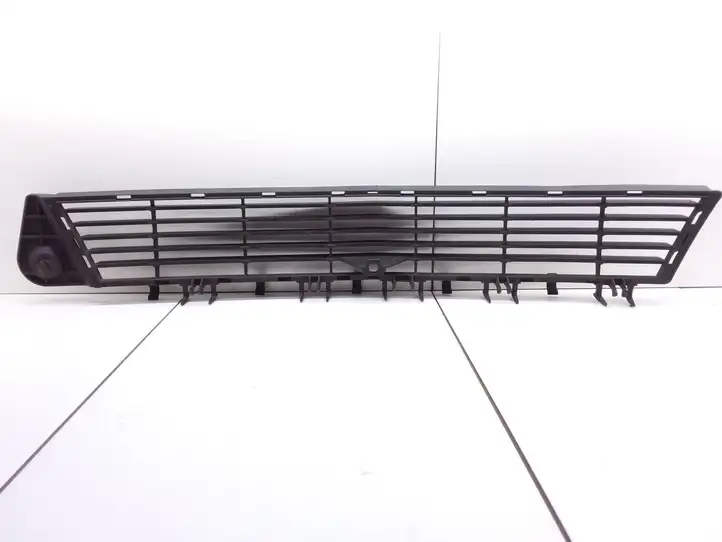 Opel Vectra   09186126 Нижняя решётка (из трех частей)