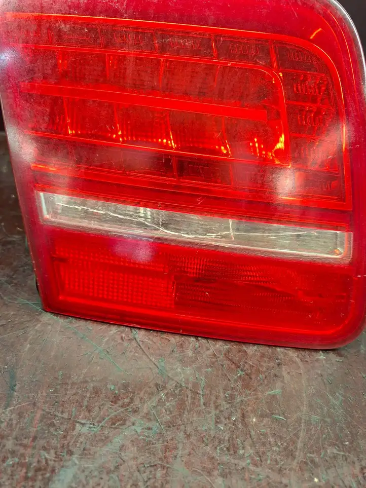 Audi A8 S8 D3 4E (2007 - 2010) 4E0945093H Задний фонарь в крышке багажника — фото 2