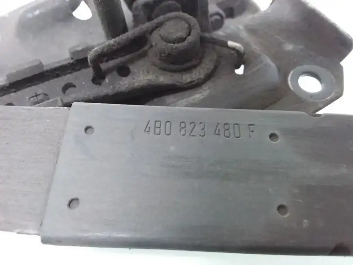Audi A6 S6 C5 4B (2001 - 2004) 4B0823480F Кронштейн замка капота — фото 4