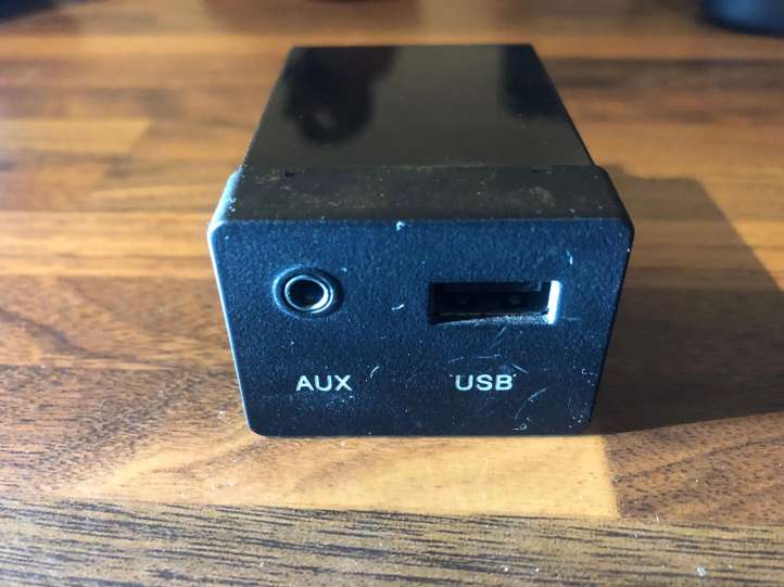 961202B000 KIA Ceed USB jungtis