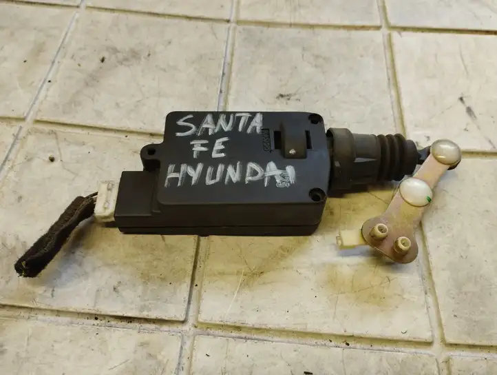Hyundai Santa Fe (2000 - 2005) Привод замка крышки топливного бака — фото 1