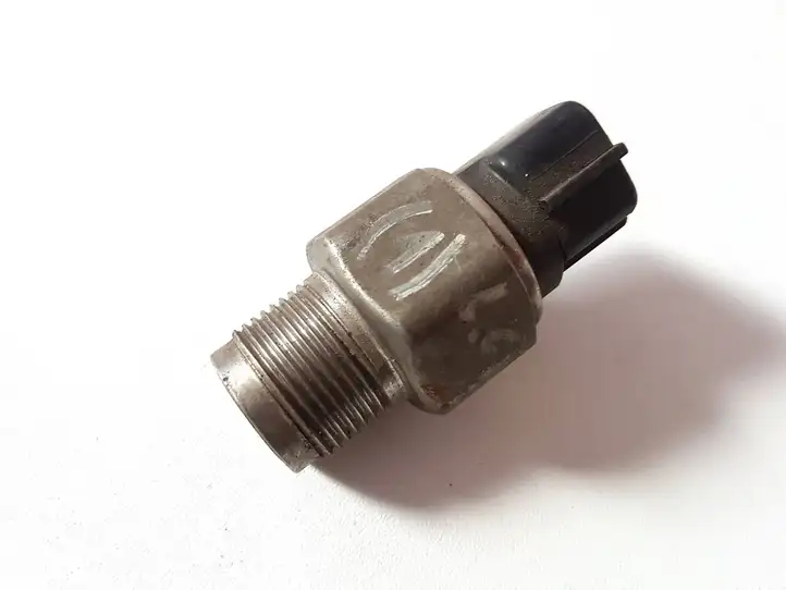 Toyota Land Cruiser (J120) (2002 - 2009) 8945860010 Датчик уровня топлива — фото 1