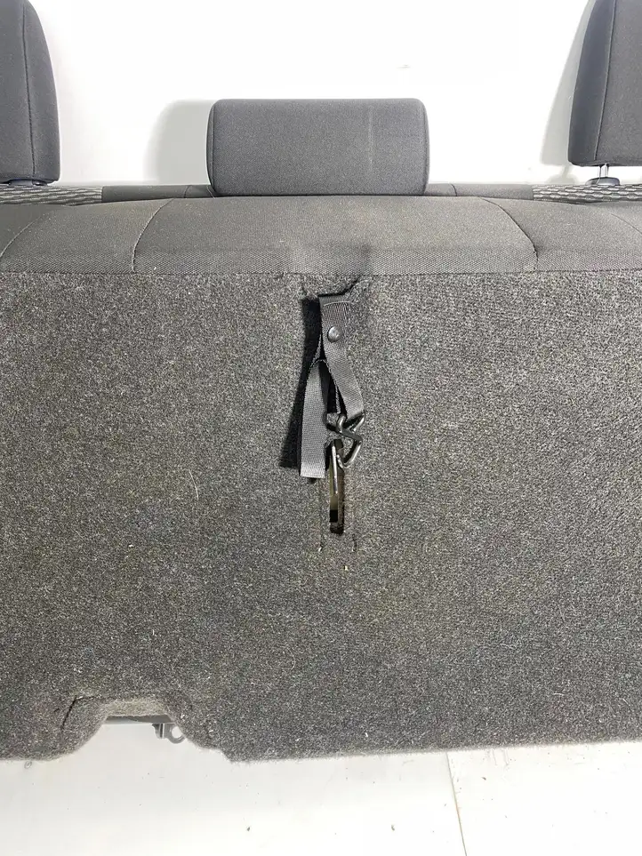 Toyota Hilux (AN120, AN130) (2015 - 2017) Заднее сиденье — фото 3