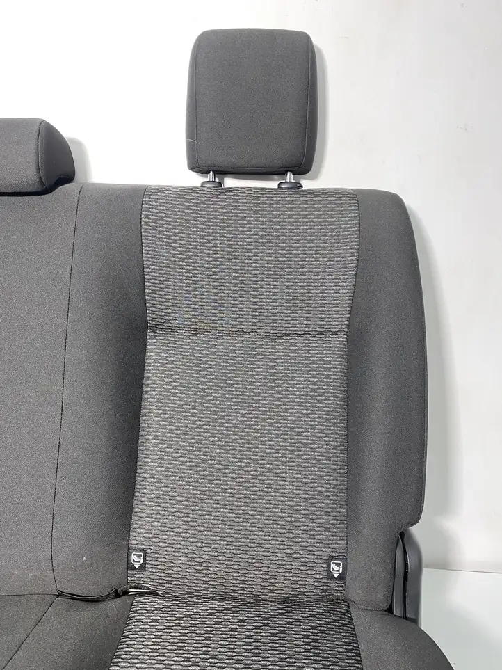 Toyota Hilux (AN120, AN130) (2015 - 2017) Заднее сиденье — фото 10
