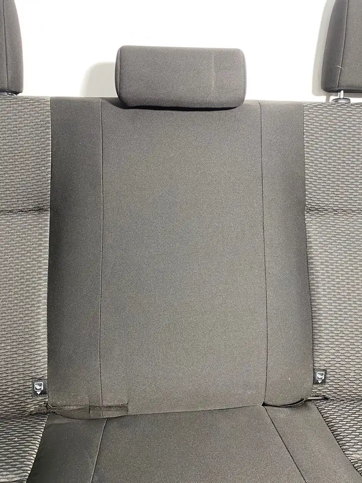 Toyota Hilux (AN120, AN130) (2015 - 2017) Заднее сиденье — фото 11