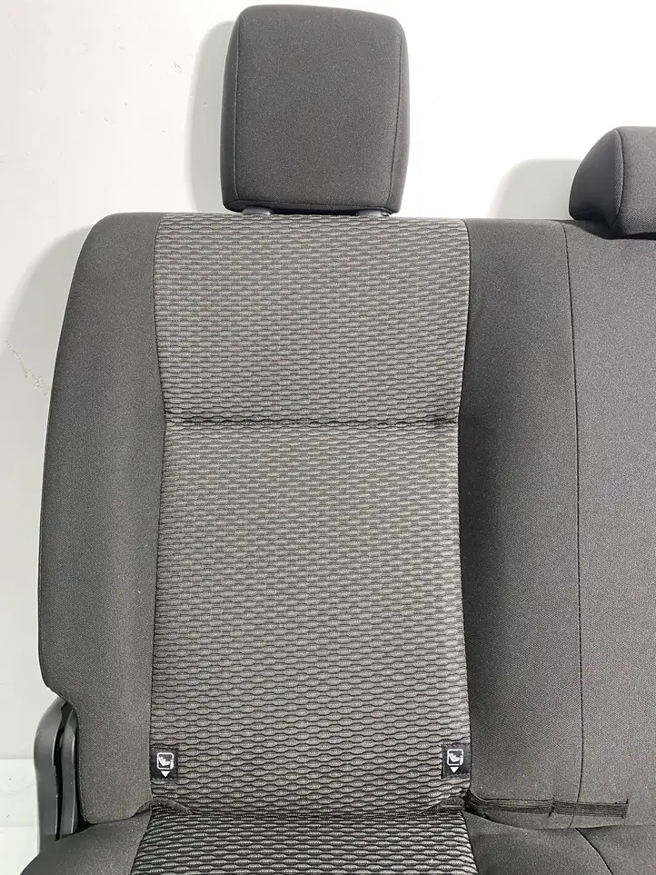 Toyota Hilux (AN120, AN130) (2015 - 2017) Заднее сиденье — фото 12