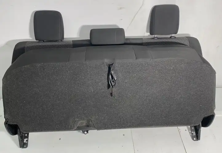 Toyota Hilux (AN120, AN130) (2015 - 2017) Заднее сиденье — фото 14