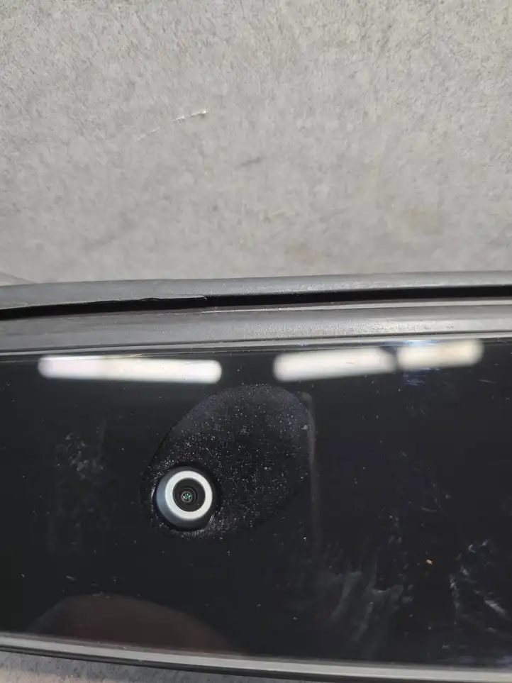 Tesla Model X (2015 - 2021) 109231298D Накладка стекла передней двери — фото 2