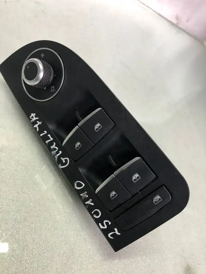 Alfa Romeo Giulia (2016 - ) 01561291690 Кнопка стеклоподъемников — фото 1