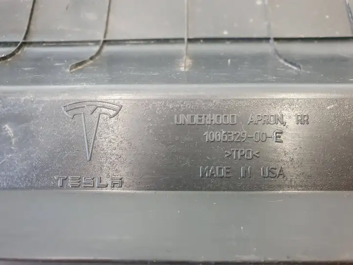 Tesla Model S (2016 - 2021) 100632900E Обшивка бардачка — фото 8