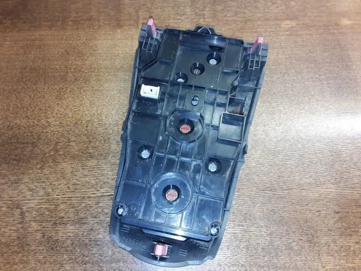 Toyota Yaris (2005 - 2009) 758909 Другие включатели / ручки/ переключатели — фото 3