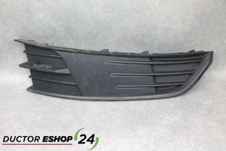 6V0807368 Skoda Fabia Mk3 (NJ) Priešrūkinio žibinto apdaila/ grotelės