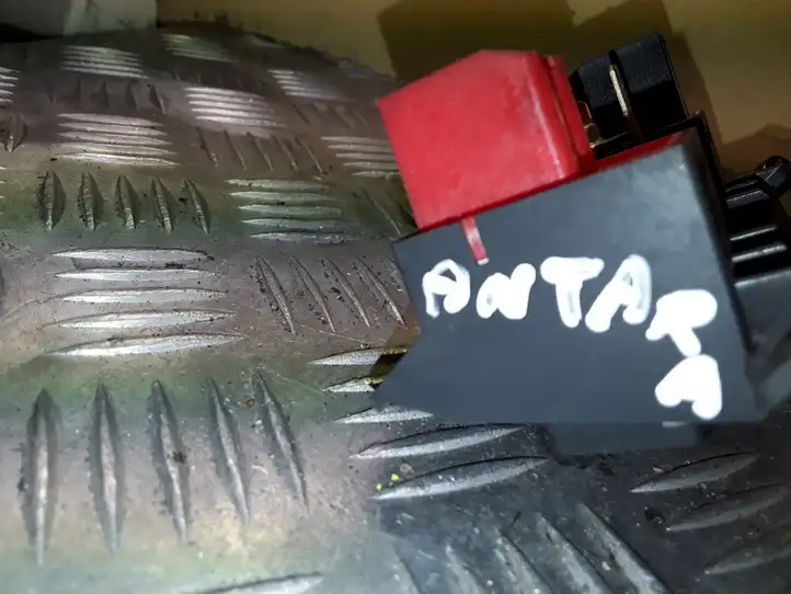 Opel Antara (2006 - 2011) 96672976070719 Включатель обогрева — фото 3