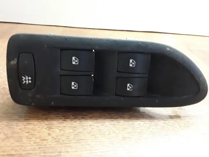 Renault Laguna II (2001 - 2005) Кнопка стеклоподъемников — фото 1