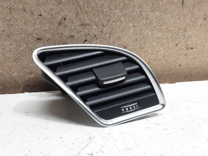 Audi A4 S4 B8 8K (2011 - 2015) 8T1820902G Боковой воздушный дефлектор — фото 1