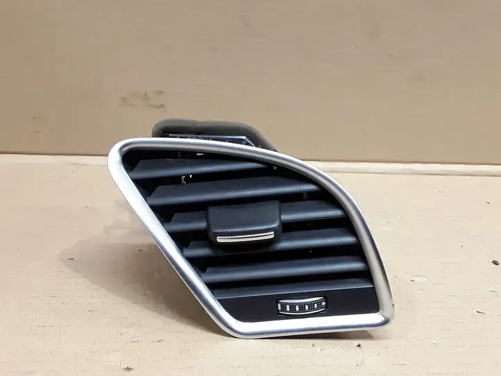 Audi A4 S4 B8 8K (2011 - 2015) 8T1820902G Боковой воздушный дефлектор — фото 1