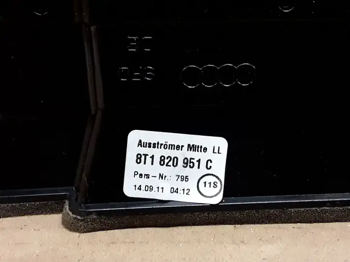 Audi A4 S4 B8 8K (2011 - 2015) 8T1820951C Центральный воздушный дефлектор — фото 3