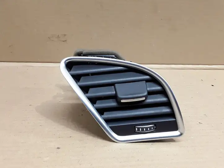 Audi A4 S4 B8 8K (2007 - 2011) 8T1820902G Боковой воздушный дефлектор — фото 1