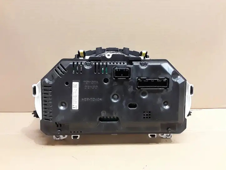 Toyota Yaris (2012 - 2014) 838000DT70 Спидометр — фото 2