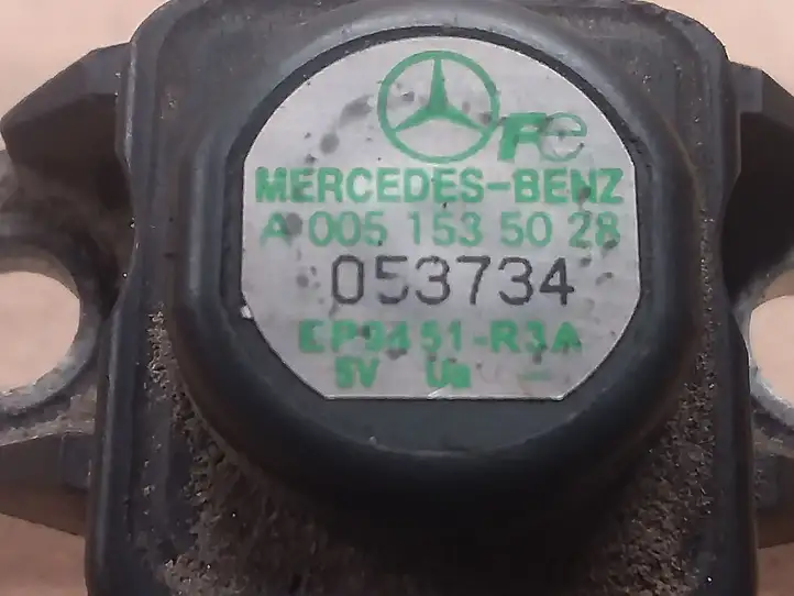 Mercedes-Benz E W211 (2002 - 2009) A0051535028 Датчик давления воздуха впуска — фото 2