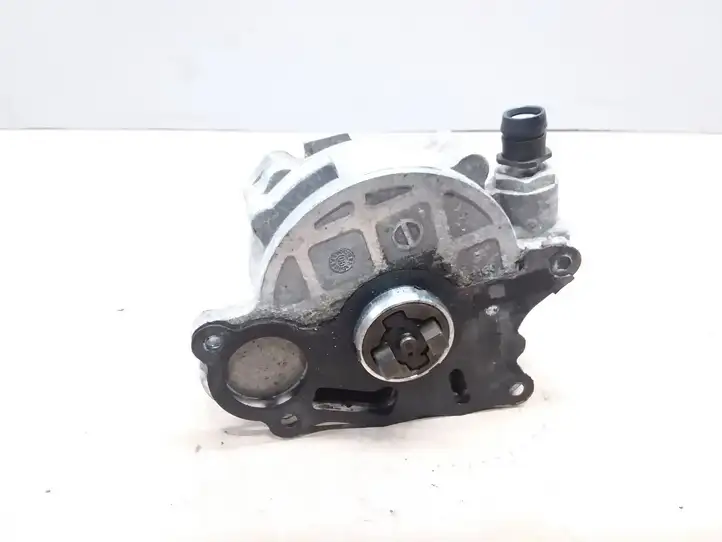 Volkswagen PASSAT B6 (2005 - 2010) 03L145100 Вакуумный насос — фото 3