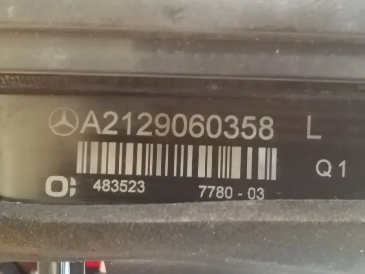 Mercedes-Benz E W212 (2009 - 2016) A2129060358 Задний фонарь в крышке багажника — фото 2