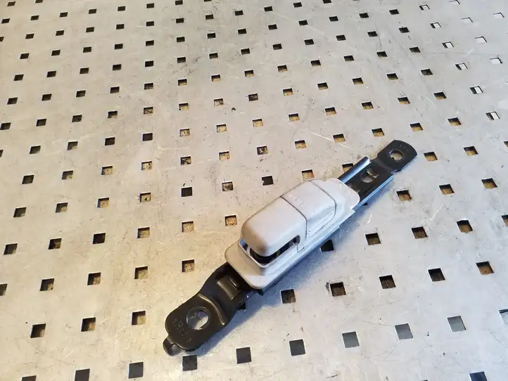 Nissan Juke I F15 (2010 - 2018) 63020B Регулятор ремня безопасности — фото 3