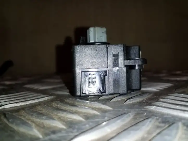 Nissan Juke I F15 (2010 - 2018) T1007781T Двигатель задвижки потока воздуха — фото 3