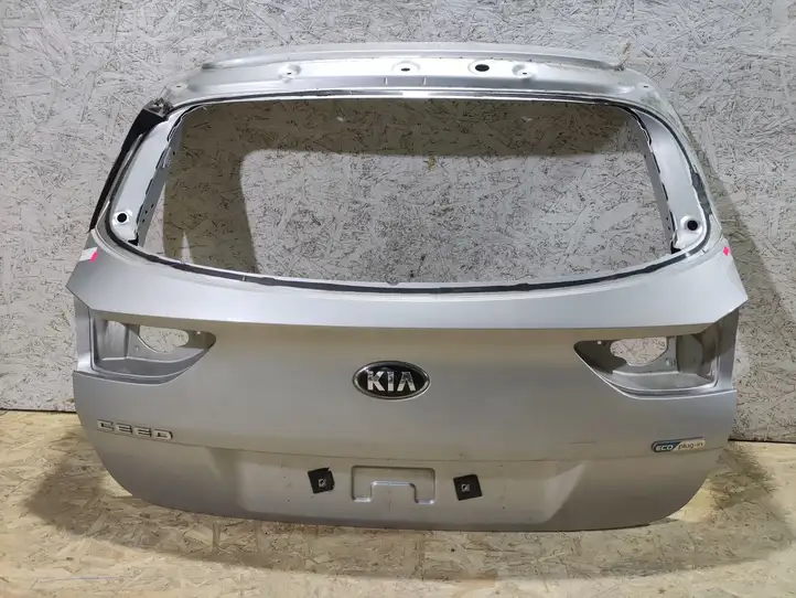 Kia Ceed (2018 - 2021) Крышка багажника — фото 1