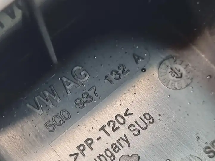 Volkswagen Golf VII (2013 - 2019) 5Q0937132A Крышка ящика предохранителей — фото 4