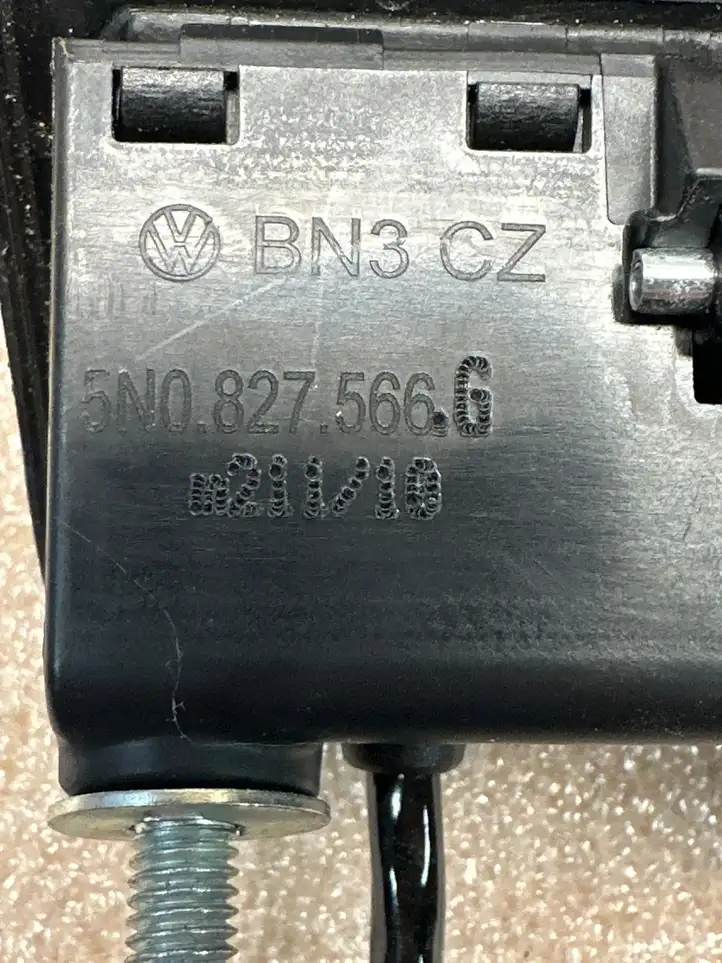 Volkswagen Tiguan (2007 - 2011) 5N0827566G Ручка багажника с камерой — фото 3